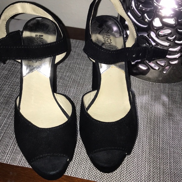 Shoe - Picture 2 of 2